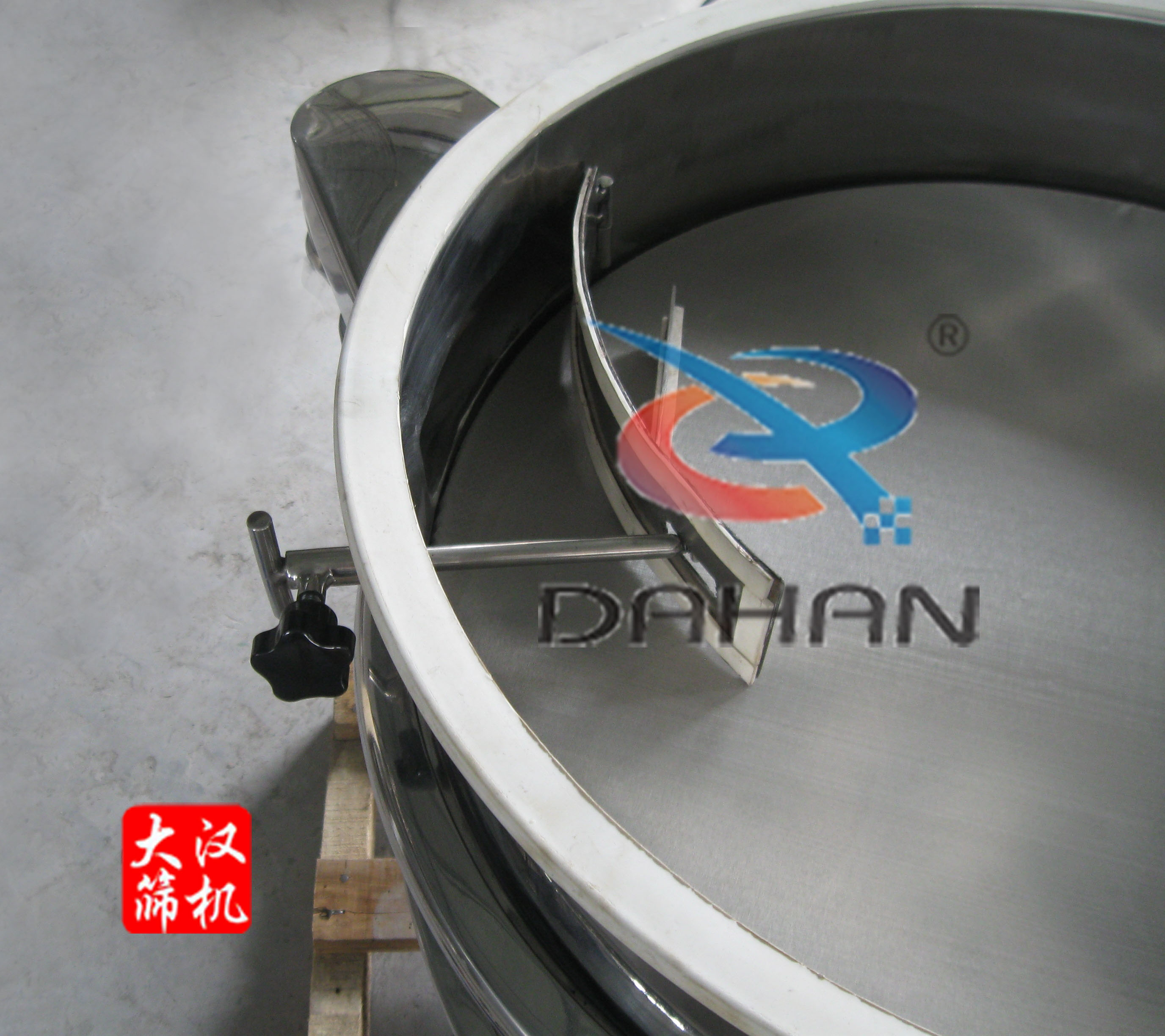 閘門式篩分機(jī) 閘門式篩分機(jī)
