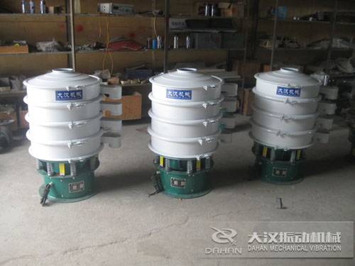 600型振動(dòng)篩分機(jī) 600型振動(dòng)篩分機(jī)